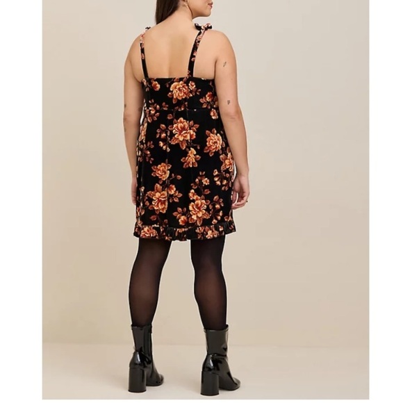 TORRID NWT AT THE KNEE VELVET RUFFLE TIER DRESS - Picture 4 of 6